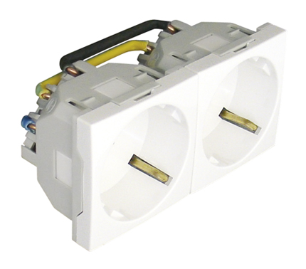 Toma Doble Schuko con inclinación 45º- 4 Módulos